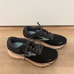 Brooks Ghost Black and Peach Athletic Shoes Women’s 9.5